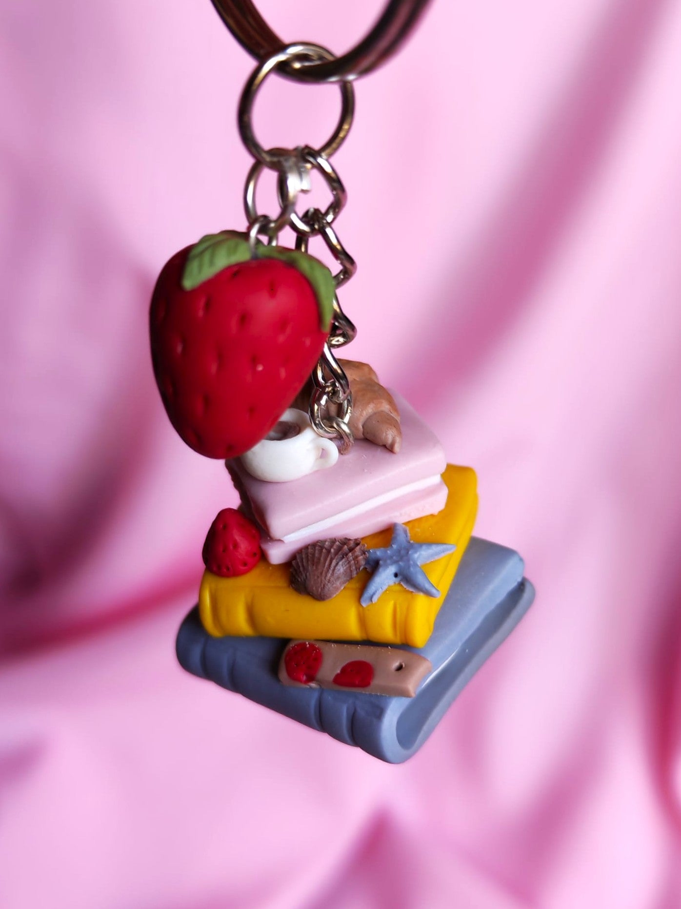 Breloc Strawberry book